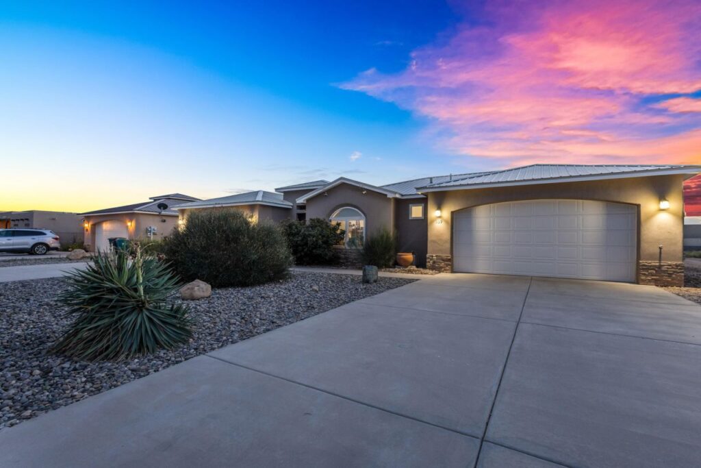 809 7th Street NE, Rio Rancho, NM 87124